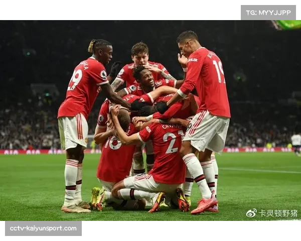 战术变阵：见势不妙，阿隆索第35分钟即用边翼卫换下中卫，改打四后卫